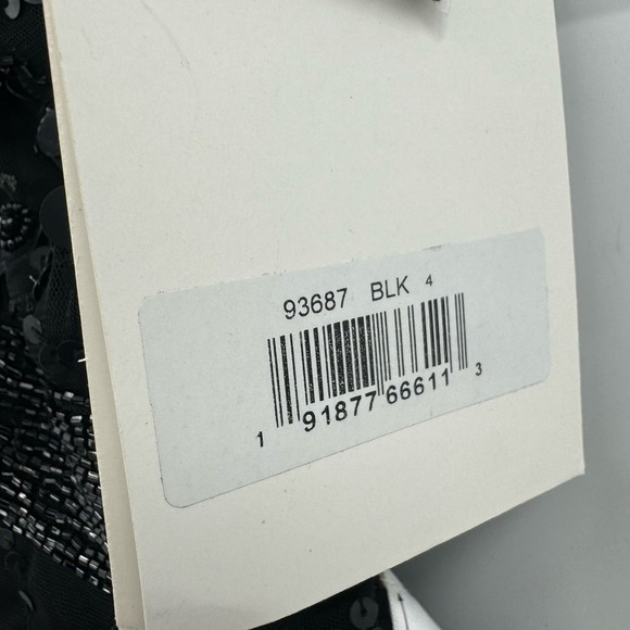 Mac Duggal Women's Black One Shoulder Embellished Gown Size 4 NWT - Picture 11 of 12